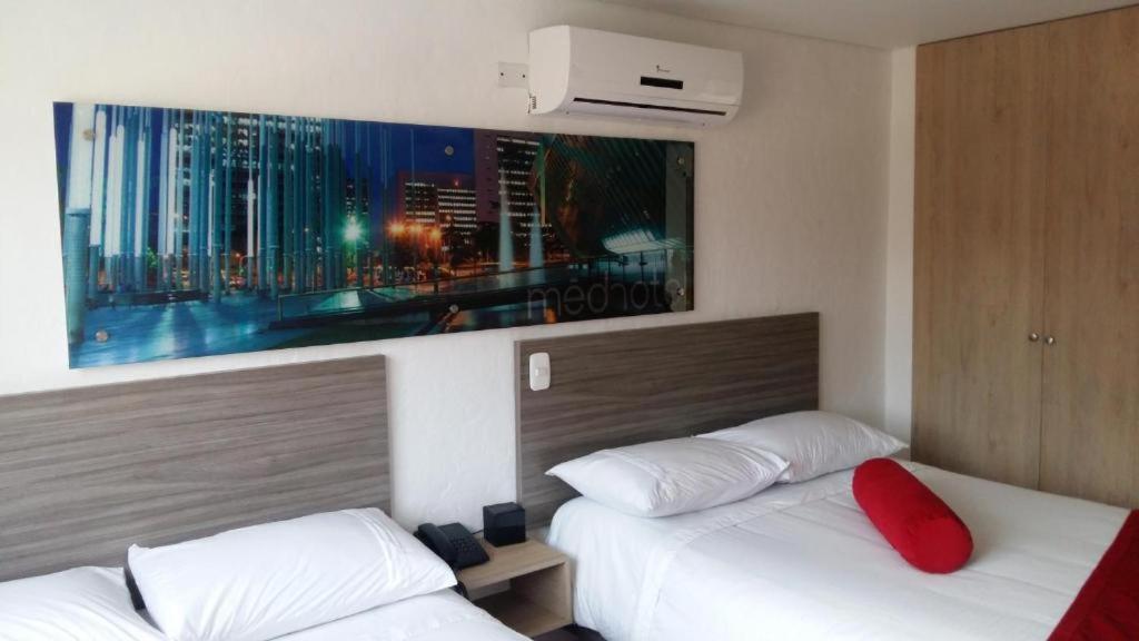 Hotel Med 70 Медельїн Екстер'єр фото