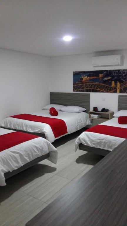 Hotel Med 70 Медельїн Екстер'єр фото