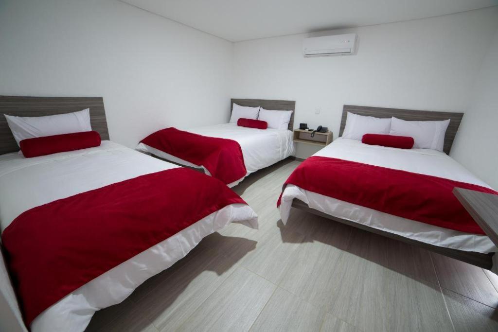 Hotel Med 70 Медельїн Екстер'єр фото